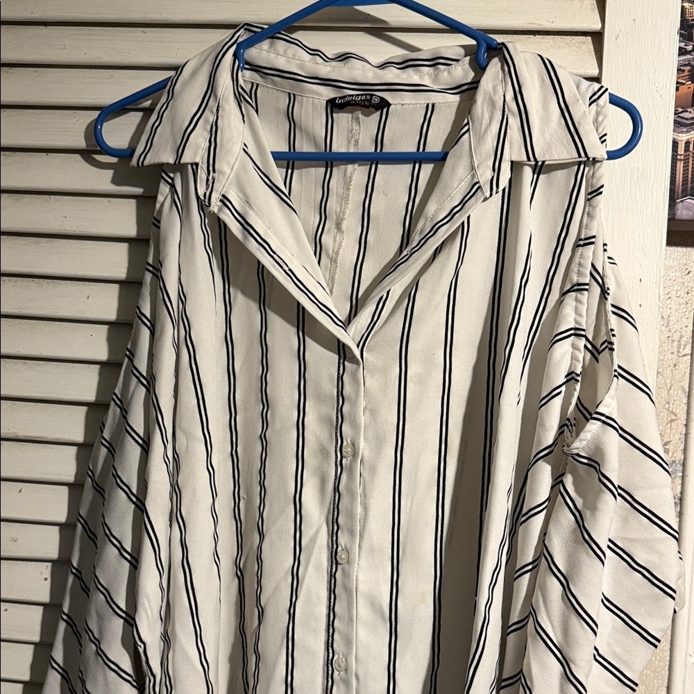 Chic Striped Blouse in Black and White